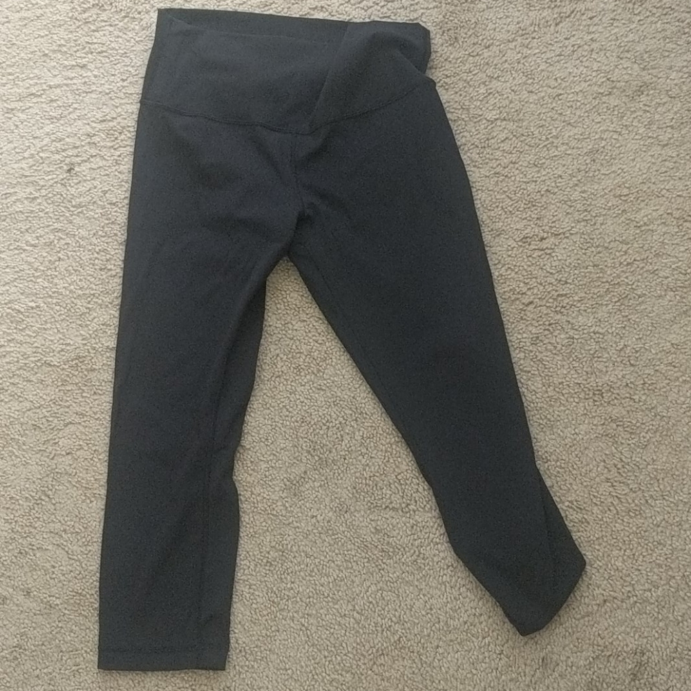 Lululemon black crop leggings.GUC.